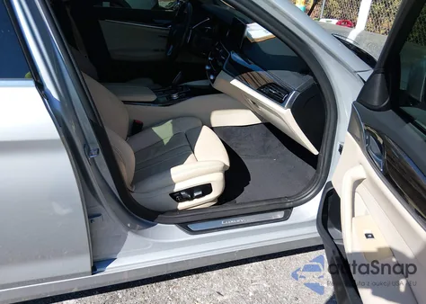 2019 BMW 530I z USA, uszkodzony, nr VIN WBAJA5C52KWW38608